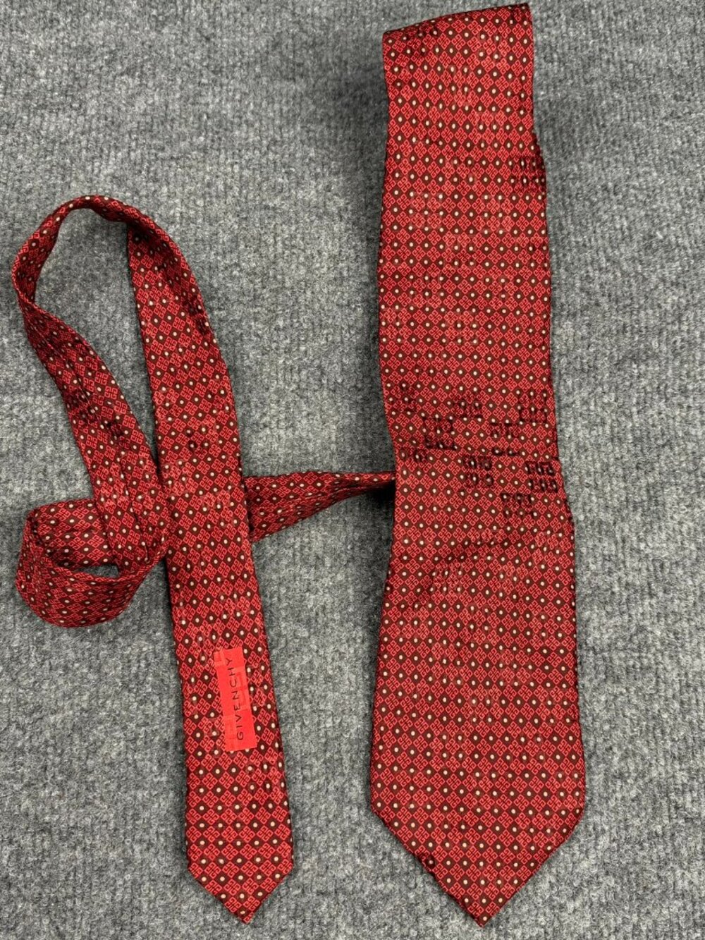 Givenchy Necktie Silk Made in Italy Red Geometric Micro Print 3.75" Men's Tie